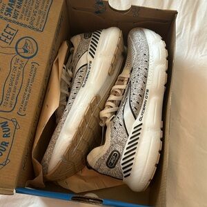 Brooks Glycerin Stealth Fit new with box